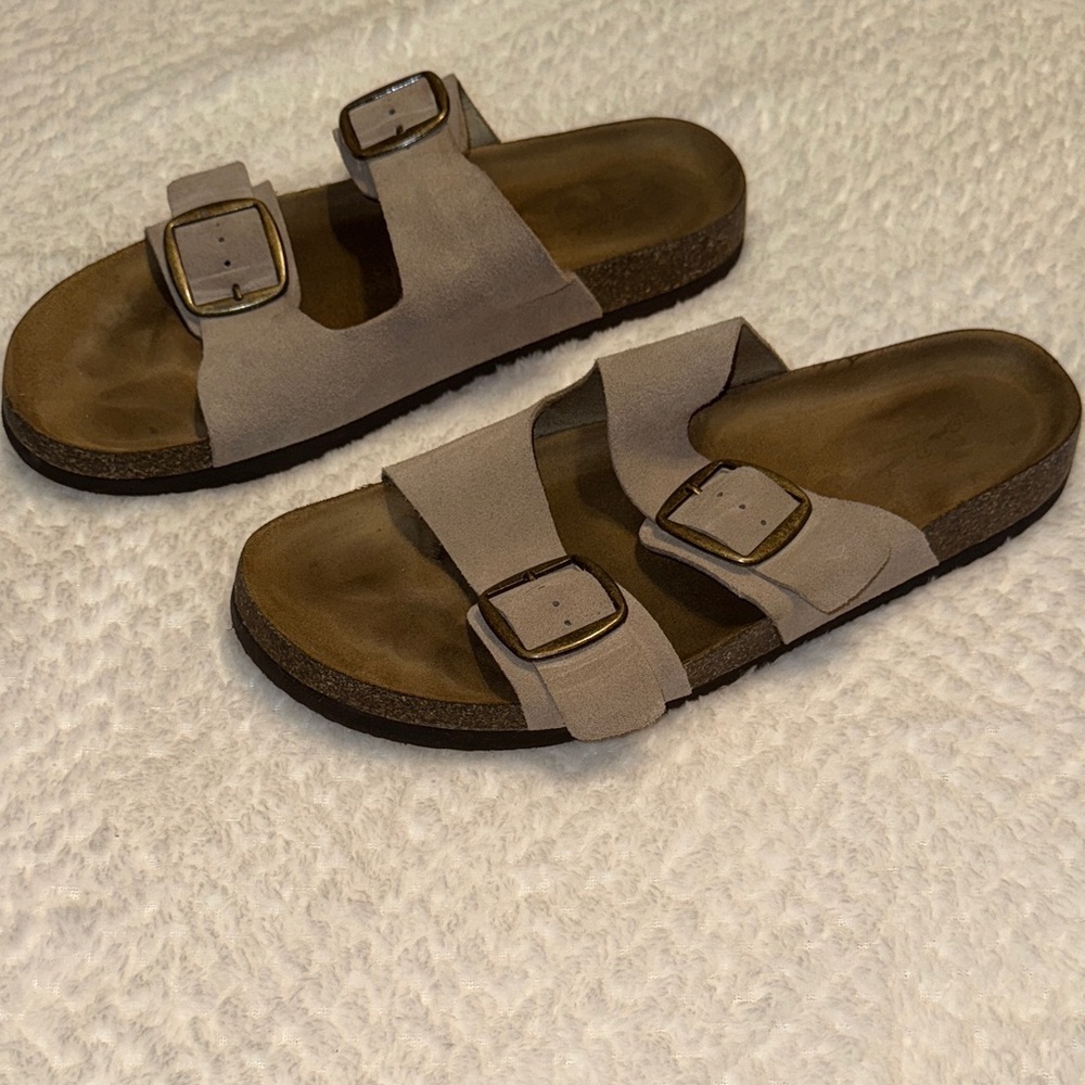 🩶 EUC Universal Thread Taupe Suede Double Buckle Slides - Picture 2 of 7
